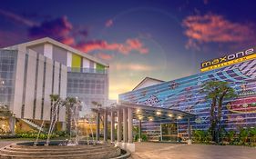 Maxonehotels At Resort Makassar